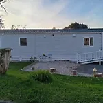 Poppy\'S Retreat - Lodge In The Valley Of Porth